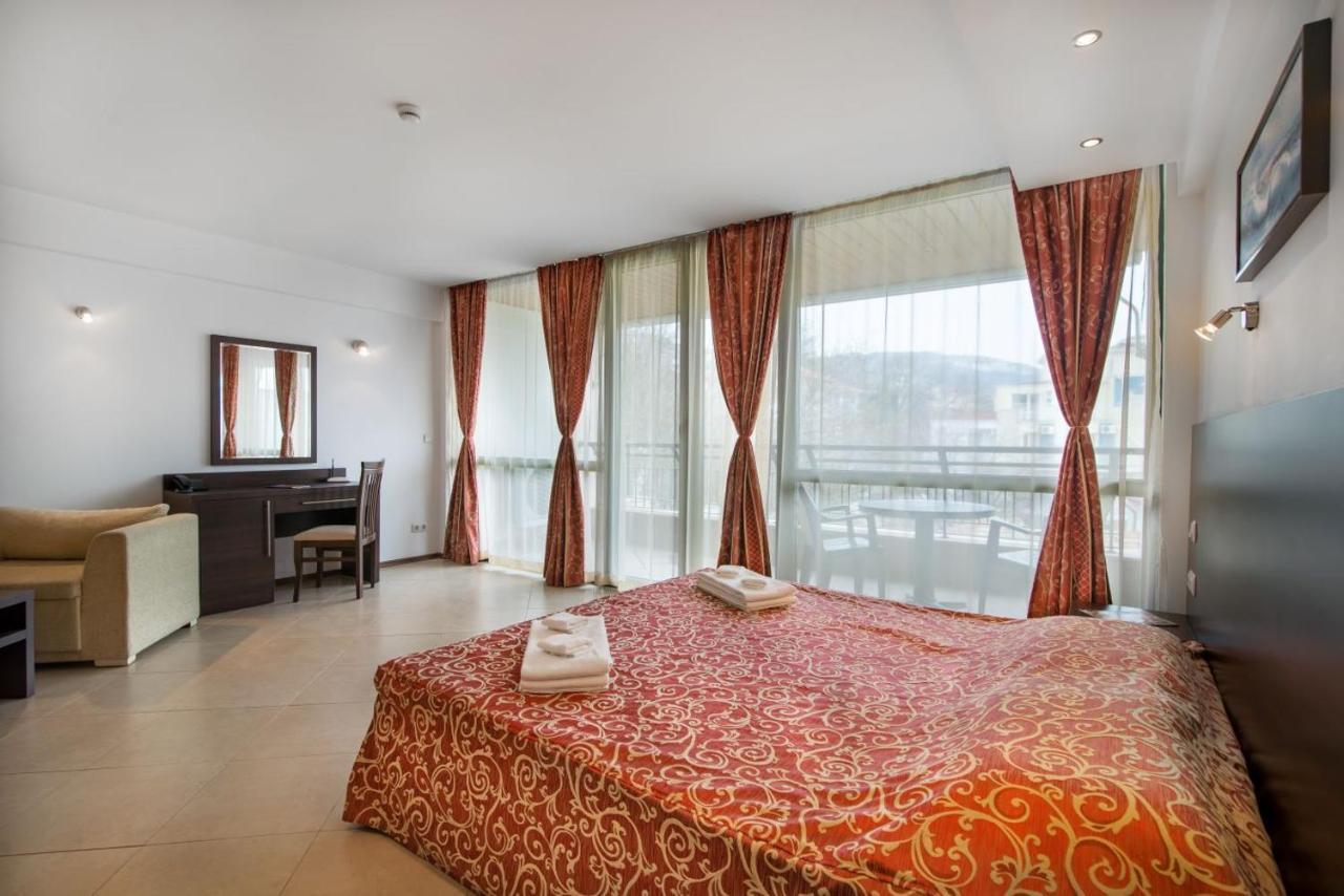 Spacious Studio With Balcony & Pool By The Marina Balcic Exterior foto