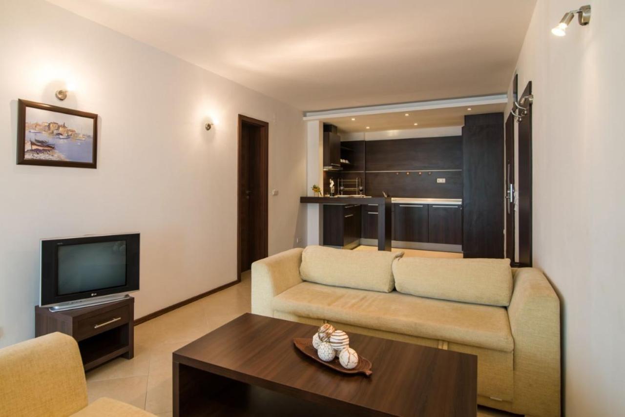 Spacious Studio With Balcony & Pool By The Marina Balcic Exterior foto