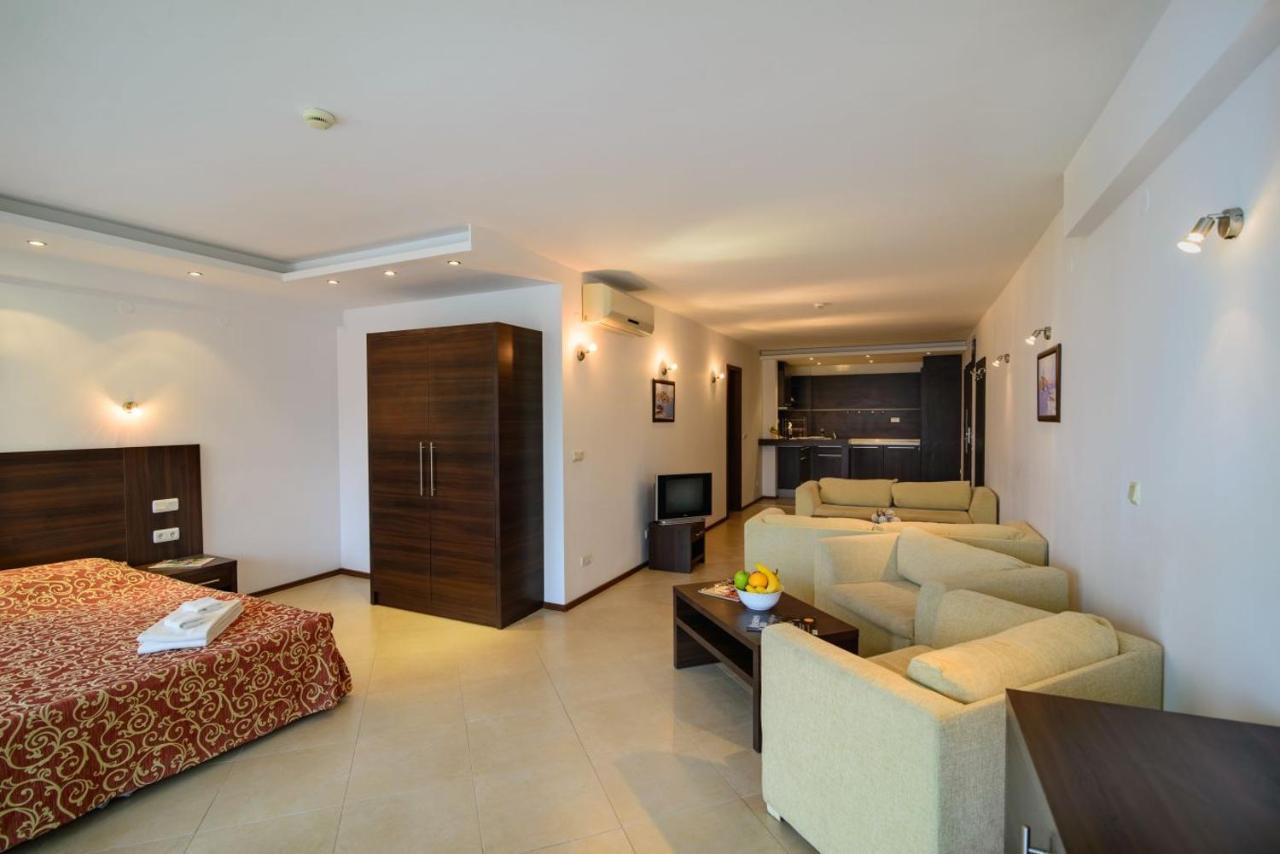 Spacious Studio With Balcony & Pool By The Marina Balcic Exterior foto